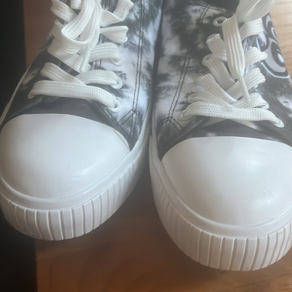 Fioco women’s size 10 eagles tennis shoes look like tie dye black and white New - Picture 3 of 5